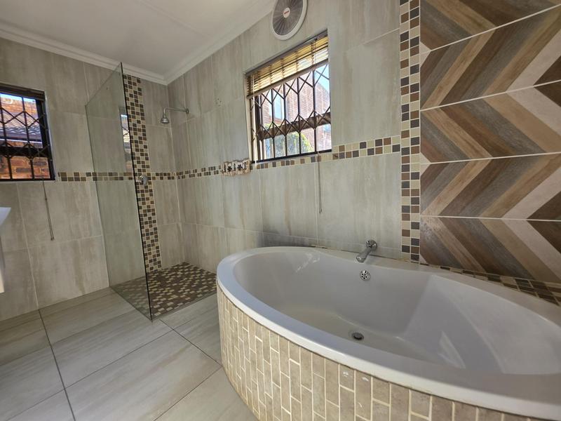 4 Bedroom Property for Sale in Bassonia Gauteng