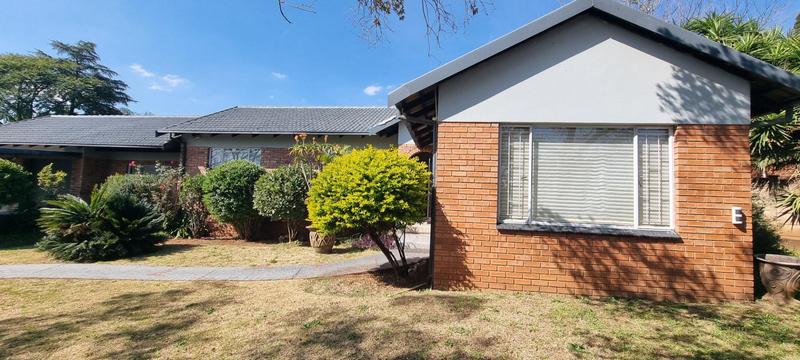 4 Bedroom Property for Sale in Rooihuiskraal Gauteng