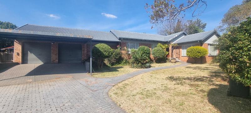 4 Bedroom Property for Sale in Rooihuiskraal Gauteng