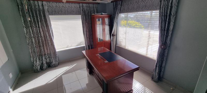 4 Bedroom Property for Sale in Rooihuiskraal Gauteng