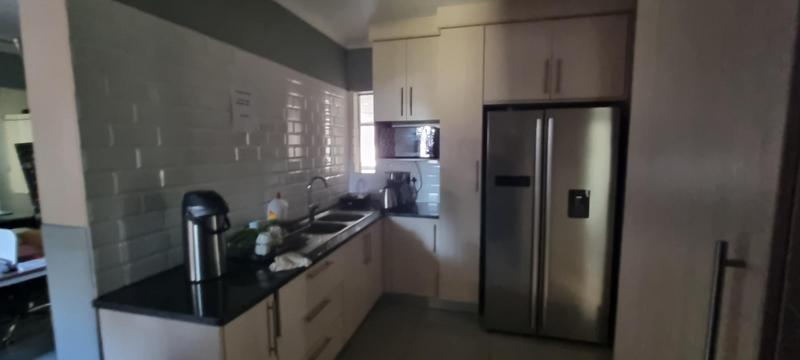 4 Bedroom Property for Sale in Rooihuiskraal Gauteng