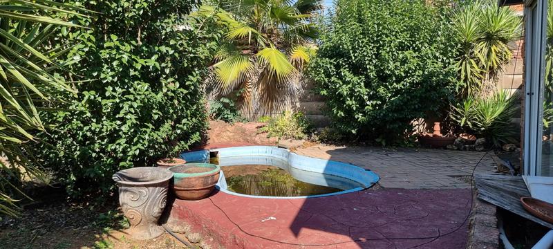 4 Bedroom Property for Sale in Rooihuiskraal Gauteng