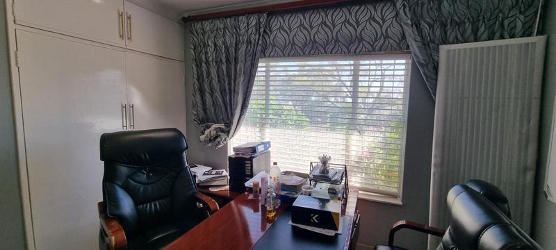 4 Bedroom Property for Sale in Rooihuiskraal Gauteng