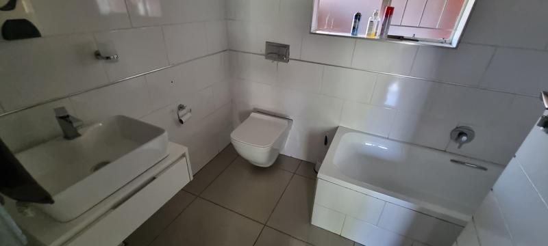4 Bedroom Property for Sale in Rooihuiskraal Gauteng