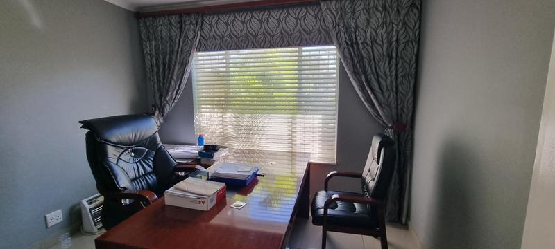 4 Bedroom Property for Sale in Rooihuiskraal Gauteng