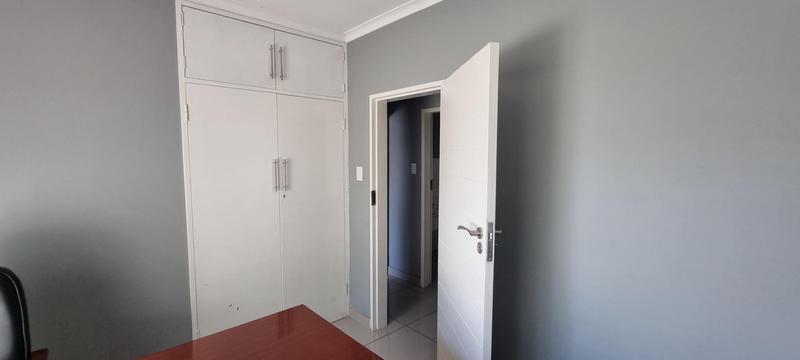 4 Bedroom Property for Sale in Rooihuiskraal Gauteng