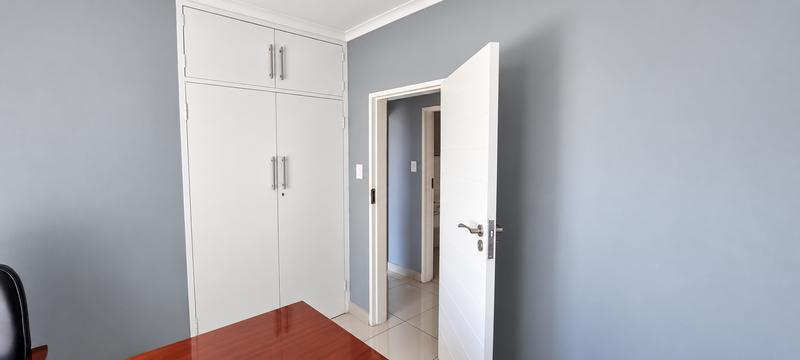 4 Bedroom Property for Sale in Rooihuiskraal Gauteng