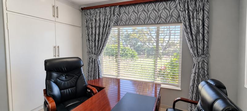 4 Bedroom Property for Sale in Rooihuiskraal Gauteng