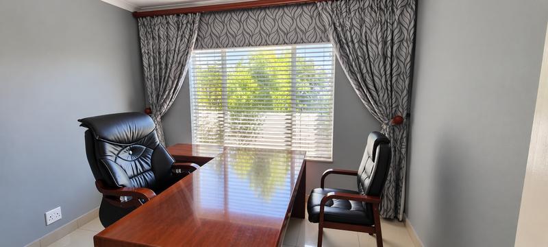 4 Bedroom Property for Sale in Rooihuiskraal Gauteng