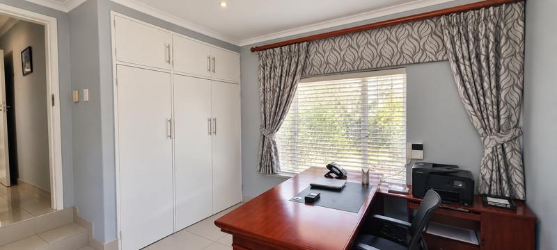 4 Bedroom Property for Sale in Rooihuiskraal Gauteng