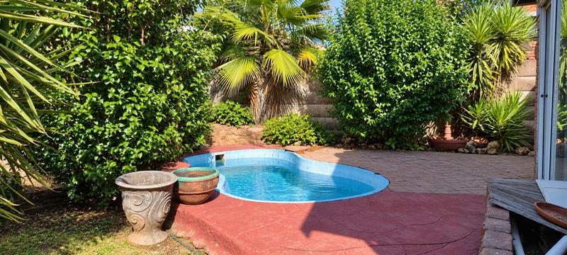 4 Bedroom Property for Sale in Rooihuiskraal Gauteng