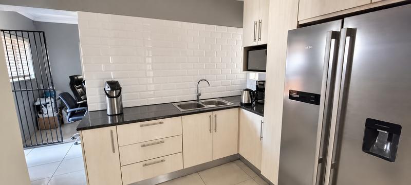 4 Bedroom Property for Sale in Rooihuiskraal Gauteng