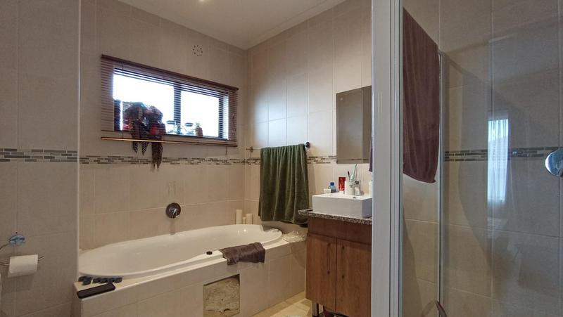 3 Bedroom Property for Sale in Tres Jolie Gauteng
