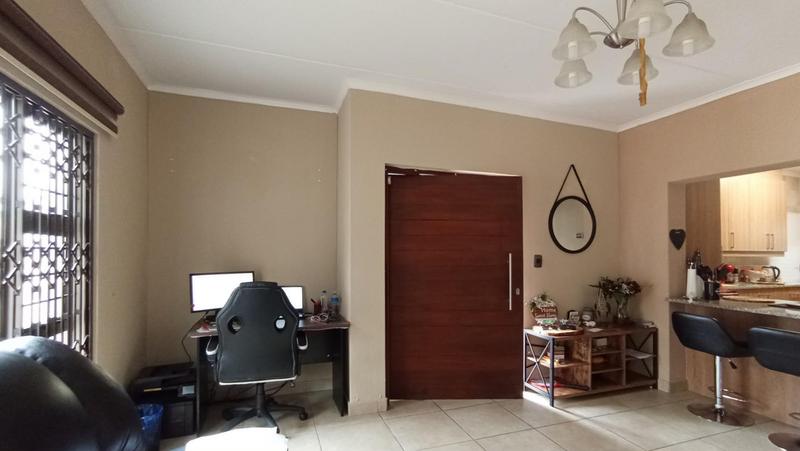 3 Bedroom Property for Sale in Tres Jolie Gauteng