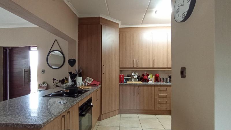 3 Bedroom Property for Sale in Tres Jolie Gauteng