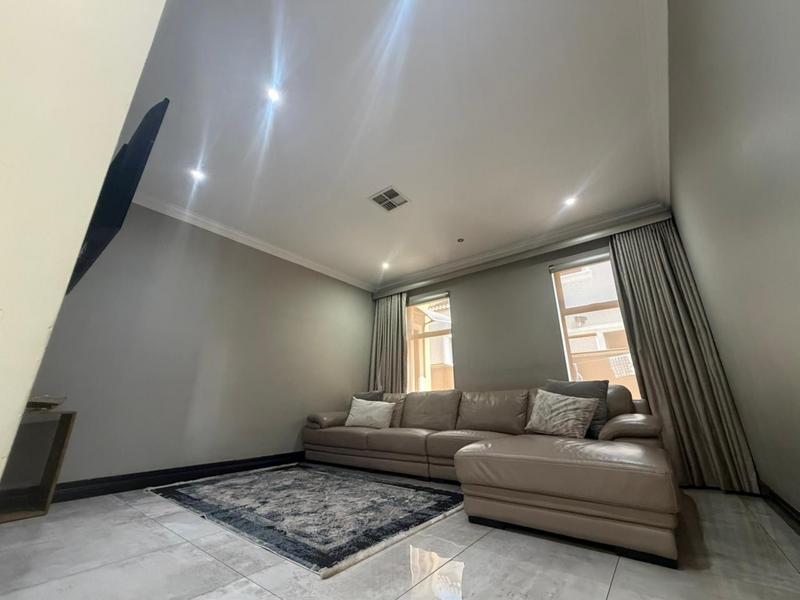 5 Bedroom Property for Sale in Blue Valley Golf Estate Gauteng