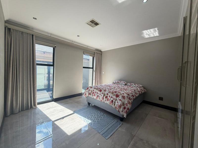 5 Bedroom Property for Sale in Blue Valley Golf Estate Gauteng