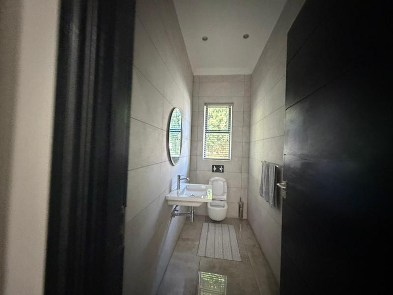 5 Bedroom Property for Sale in Blue Valley Golf Estate Gauteng