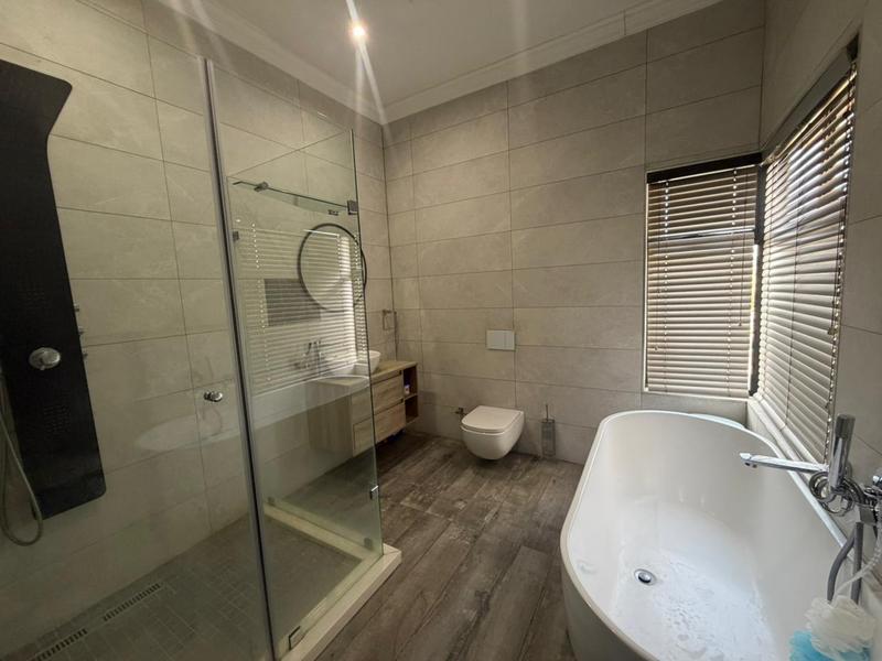 5 Bedroom Property for Sale in Blue Valley Golf Estate Gauteng