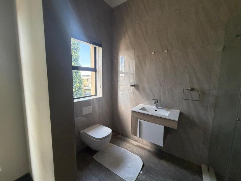 5 Bedroom Property for Sale in Blue Valley Golf Estate Gauteng