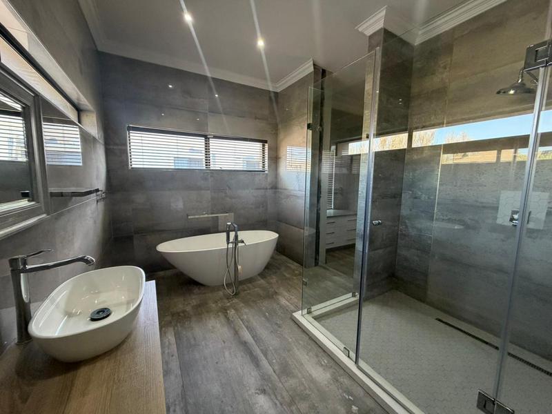 5 Bedroom Property for Sale in Blue Valley Golf Estate Gauteng