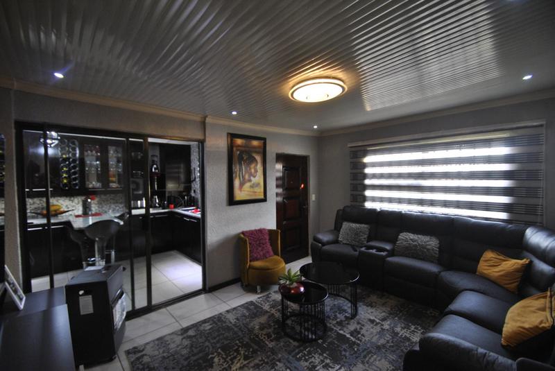 4 Bedroom Property for Sale in Dawn Park Gauteng