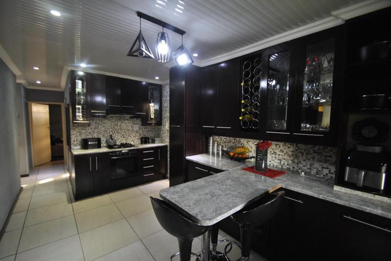4 Bedroom Property for Sale in Dawn Park Gauteng