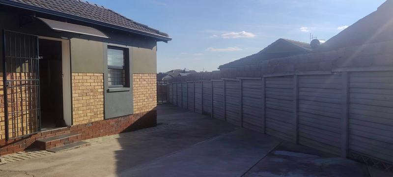 2 Bedroom Property for Sale in Mindalore Gauteng