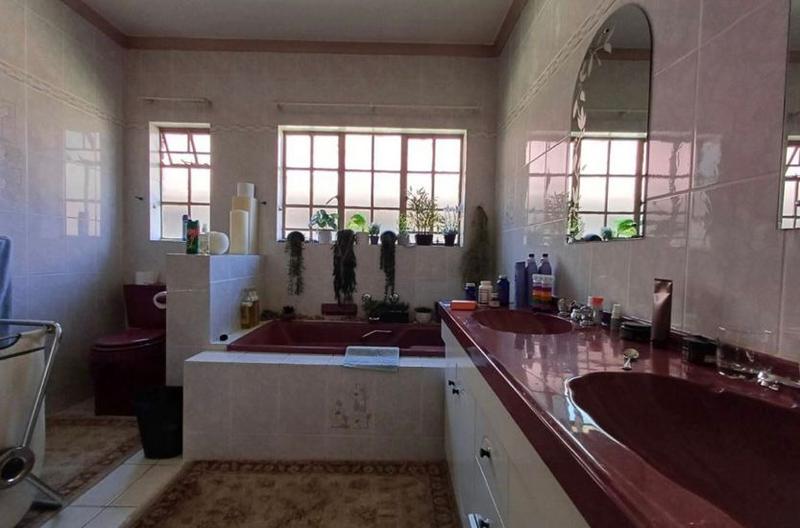 3 Bedroom Property for Sale in Sonneveld Gauteng