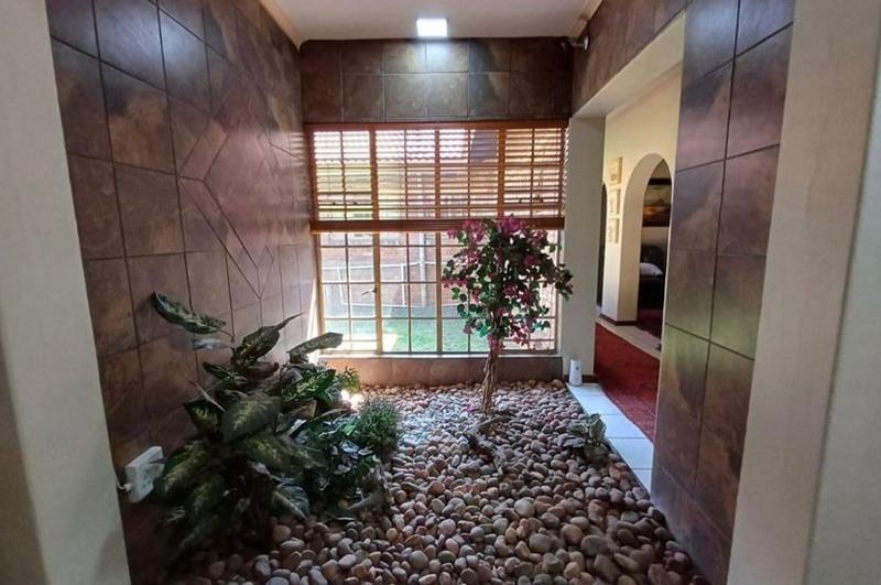 3 Bedroom Property for Sale in Sonneveld Gauteng