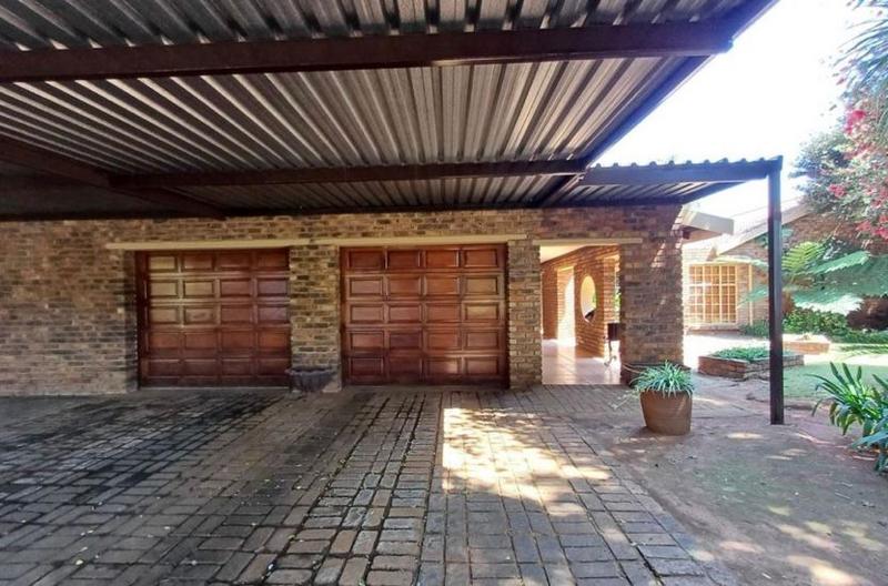 3 Bedroom Property for Sale in Sonneveld Gauteng