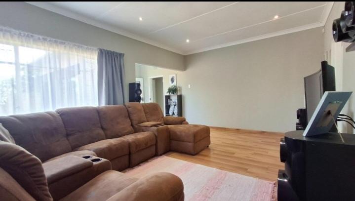 3 Bedroom Property for Sale in Symhurst Gauteng