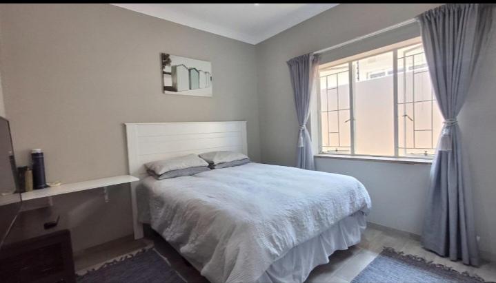3 Bedroom Property for Sale in Symhurst Gauteng
