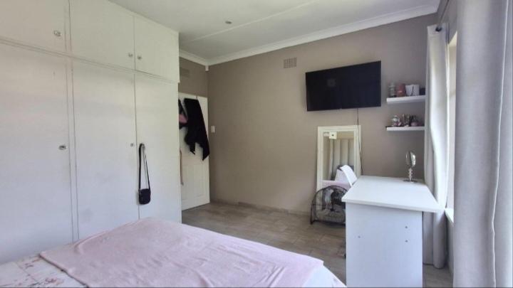 3 Bedroom Property for Sale in Symhurst Gauteng