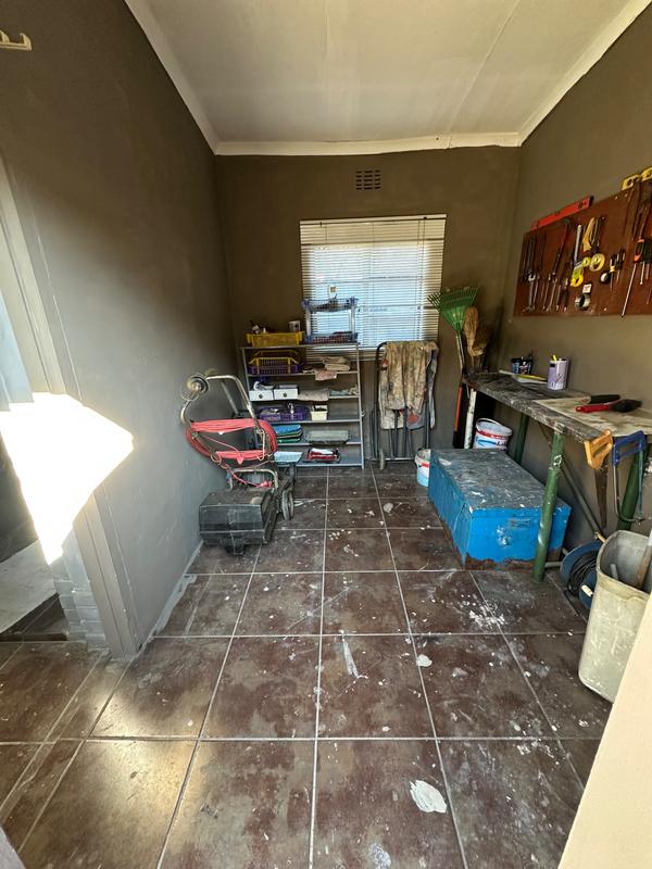 6 Bedroom Property for Sale in Selection Park Gauteng