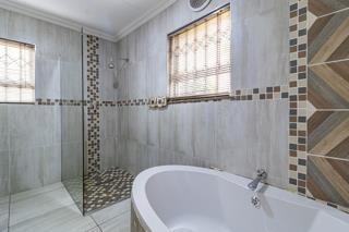 5 Bedroom Property for Sale in Bassonia Gauteng