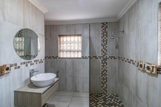 5 Bedroom Property for Sale in Bassonia Gauteng