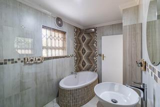5 Bedroom Property for Sale in Bassonia Gauteng