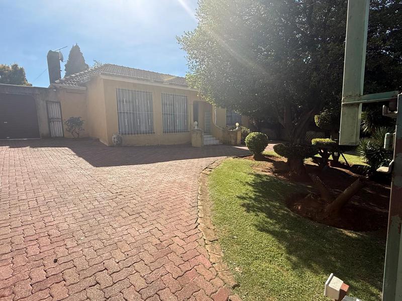 3 Bedroom Property for Sale in Linmeyer Gauteng
