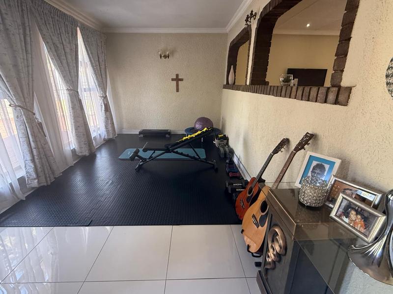 3 Bedroom Property for Sale in Linmeyer Gauteng