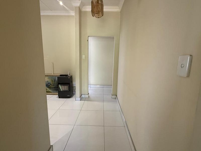 3 Bedroom Property for Sale in Linmeyer Gauteng