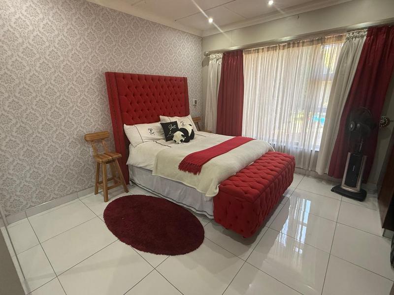 3 Bedroom Property for Sale in Linmeyer Gauteng