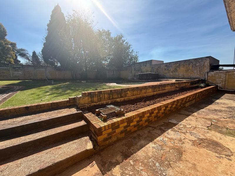 3 Bedroom Property for Sale in Linmeyer Gauteng