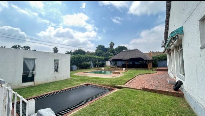5 Bedroom Property for Sale in Primrose East Gauteng