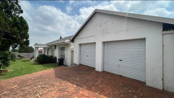 5 Bedroom Property for Sale in Primrose East Gauteng
