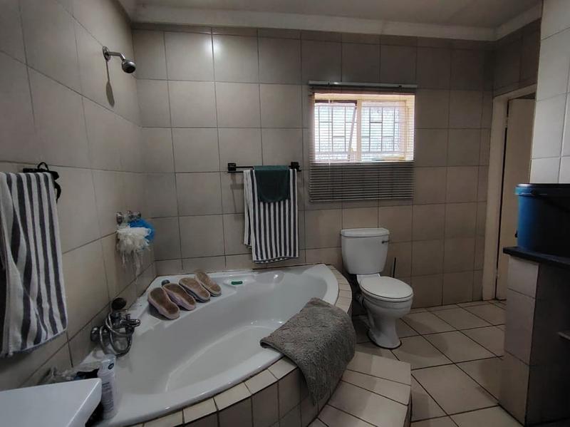 3 Bedroom Property for Sale in Karenpark Gauteng