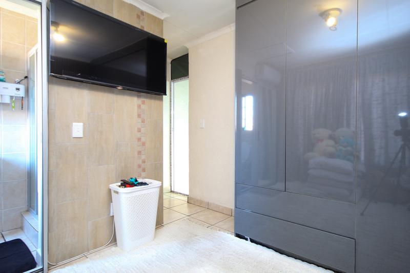4 Bedroom Property for Sale in Rooihuiskraal North Gauteng