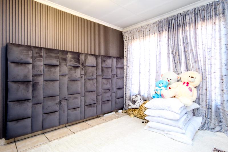 4 Bedroom Property for Sale in Rooihuiskraal North Gauteng