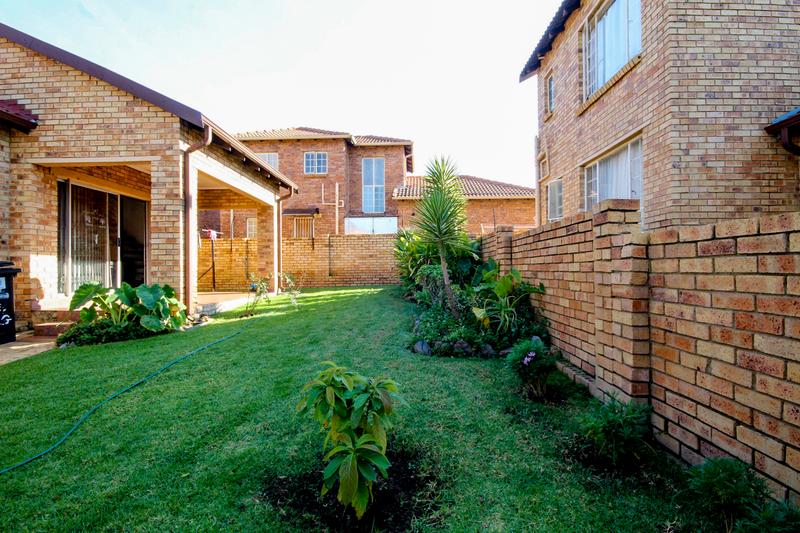 4 Bedroom Property for Sale in Rooihuiskraal North Gauteng