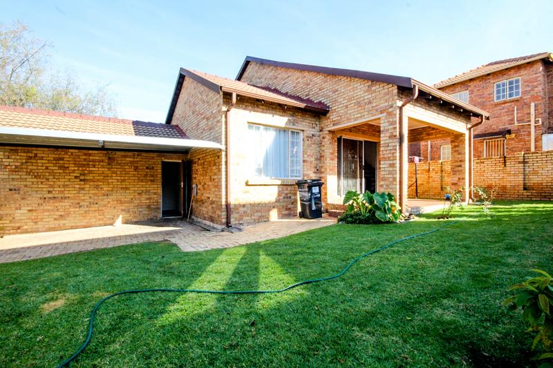 4 Bedroom Property for Sale in Rooihuiskraal North Gauteng